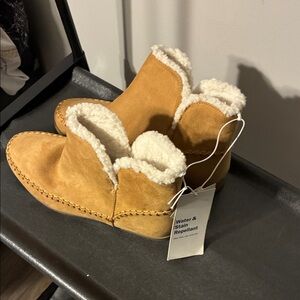 Cozy Tan Women’s Boots